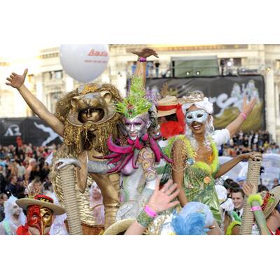 Blue Carpet: Die besten Kostüme am Life Ball