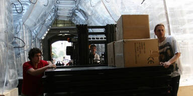 Ein Riesen-Ufo am Rathausplatz