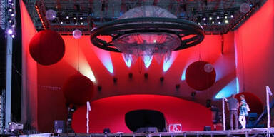 Ein Riesen-Ufo am Rathausplatz