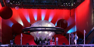 Ein Riesen-Ufo am Rathausplatz