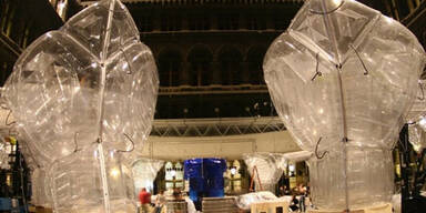 Ein Riesen-Ufo am Rathausplatz