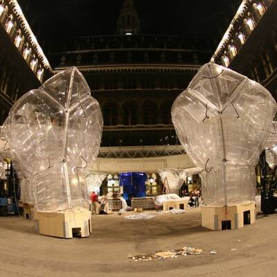 Letzte Vorbereitungen an der Bühne