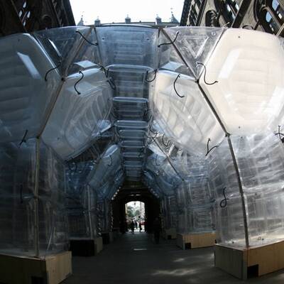 Letzte Vorbereitungen an der Bühne