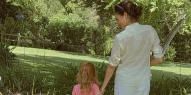 Meghan zeigt neue Aufnahme von Lilibet & alle staunen: "Sie sieht aus wie Harry!"