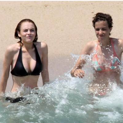 Lindsay & Sam: Hand in Hand am Strand