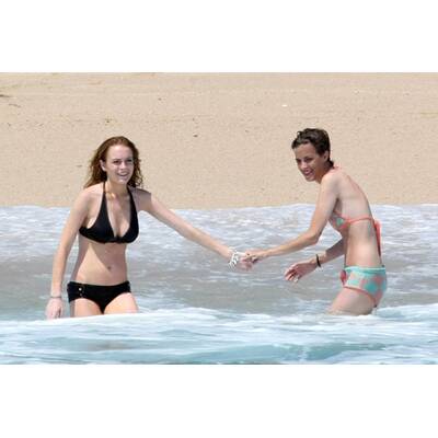 Lindsay & Sam: Hand in Hand am Strand