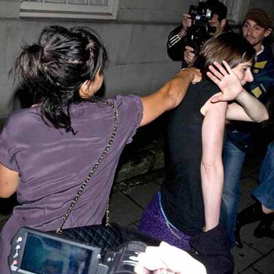 Schlägerei, Busenblitzer, Stinkefinger