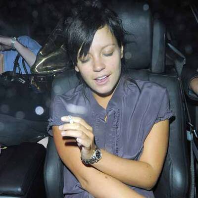 Schlägerei, Busenblitzer, Stinkefinger