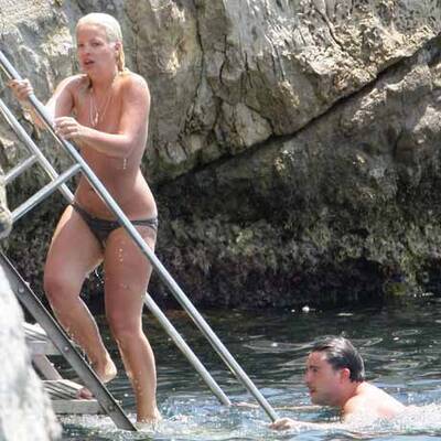 Lily Allen arbeitet an der nahtlosen Bräune.