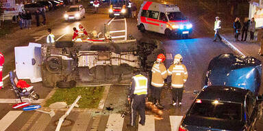 Verletzte bei Unfall mit Rettung in Linz