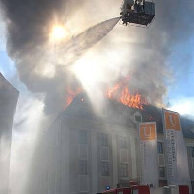 Linzer Ursulinenhof steht in Flammen