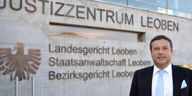 Omin&ouml;se Genussscheine im "Finanz-Karussell"