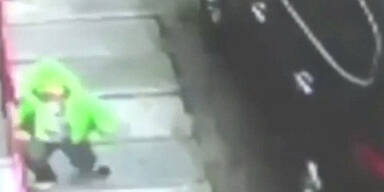 Sturz aus 3. Stock: Bub bleibt unverletzt