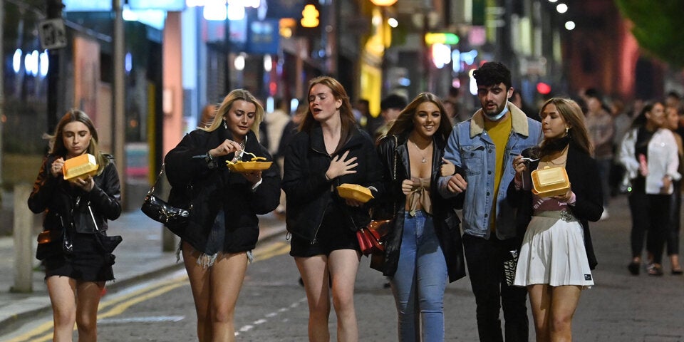 Vor Mini-Lockdown: Briten feiern wilde Corona-Party
