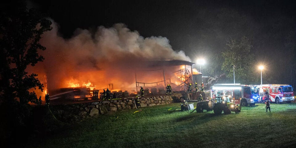 Brand in Pierbach nach Blitzschlag