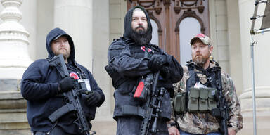 Bewaffnete Lockdown-Gegner st&uuml;rmen Parlament