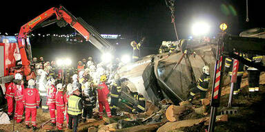Lkw-Fahrer stundenlang eingeklammt