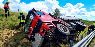 Lkw mit 2.300 Liter Heiz&ouml;l im Bezirk Mistelbach verungl&uuml;ckt