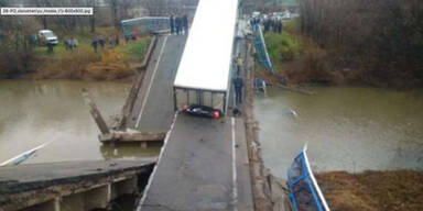 Familien-Drama: Kartoffel-Laster zerquetscht Pkw