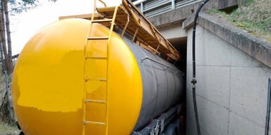 Lkw-Lenker versch&auml;tzt sich mit Tanker total