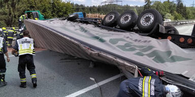 Umgekippter Lkw blockierte Autobahn
