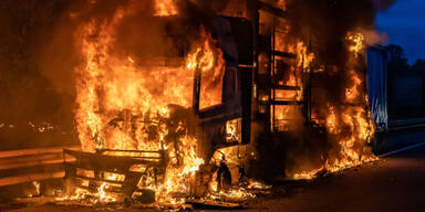 Stau-Chaos nach Lkw-Brand auf der A1