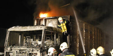 Lkw geht in Flammen auf