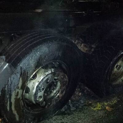 Parkplatzfrust: LKWs angezündet