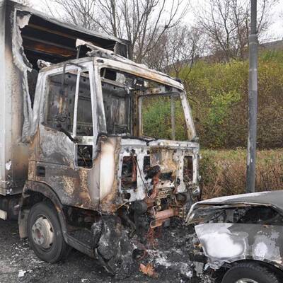 Parkplatzfrust: LKWs angezündet