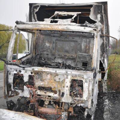 Parkplatzfrust: LKWs angezündet