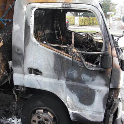 Parkplatzfrust: LKWs angezündet