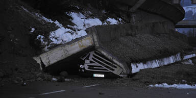 Stützmauer erschlägt  Lkw-Fahrer