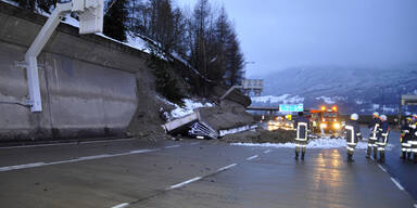 Stützmauer erschlägt  Lkw-Fahrer