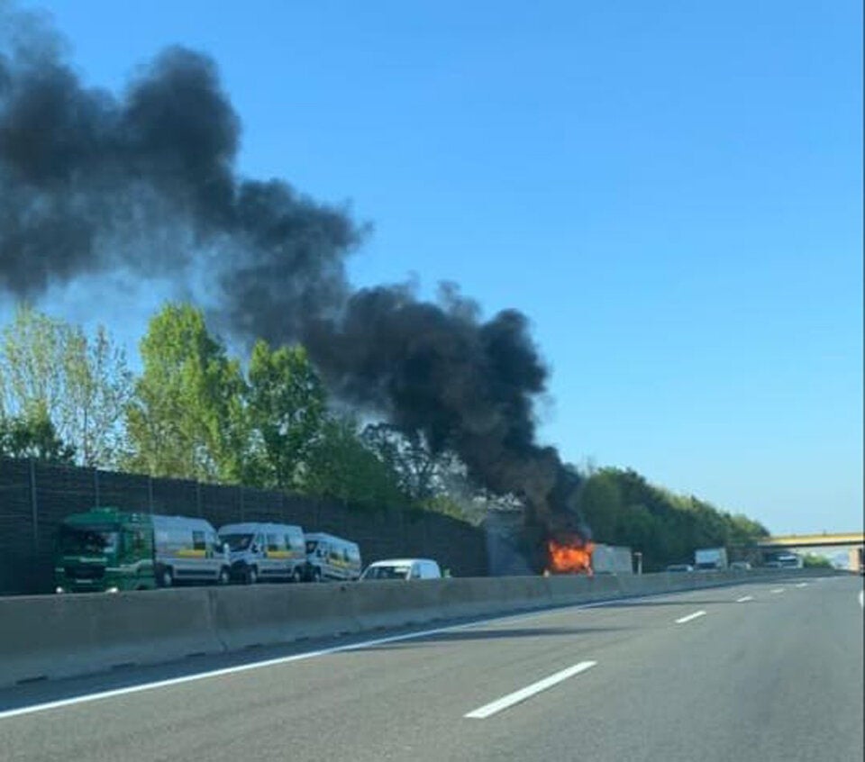 Spektakulärer Lkw-Brand auf der Autobahn A21