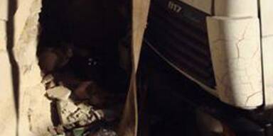 Lkw kracht in Hauswand