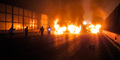 Lkw-Brand: A2 vor Graz gesperrt 