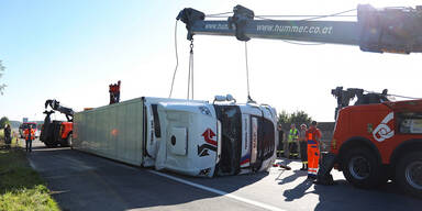 Umgekippter K&auml;setransporter sorgte f&uuml;r Mega-Stau