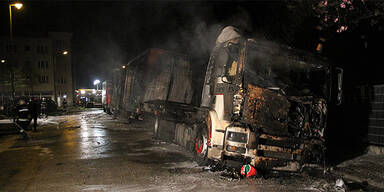 Drei Lkw abgefackelt