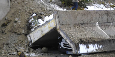 Stützmauer erschlägt  Lkw-Fahrer
