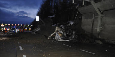 Stützmauer erschlägt  Lkw-Fahrer