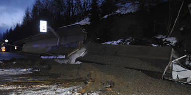 Stützmauer erschlägt  Lkw-Fahrer