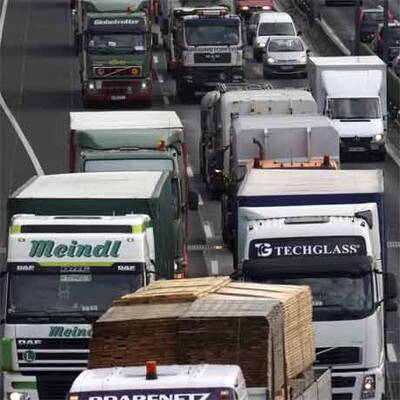 Lkw legen Verkehr in Wien lahm