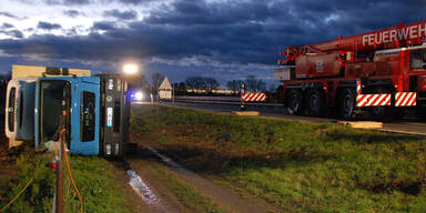 Lkw auf der A2 umgestürzt