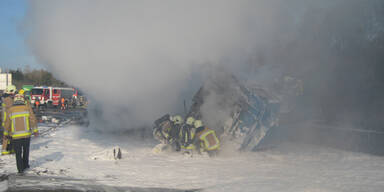 Spraydosen-Lkw auf A2 explodiert