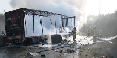 Spraydosen-Lkw auf A2 explodiert