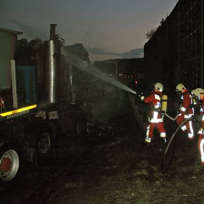Tank von Lkw explodiert