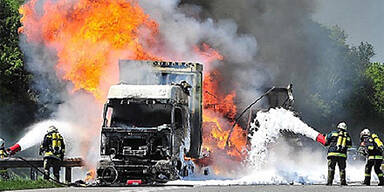 Lkw-Brand auf der A1