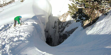 40-Meter-Sturz in Todes-Krater &uuml;berlebt