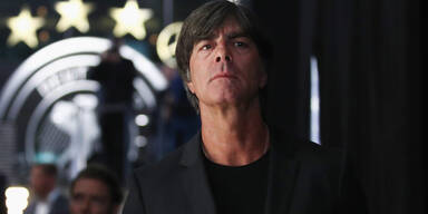 L&ouml;w &uuml;berrascht mit seinem Kader