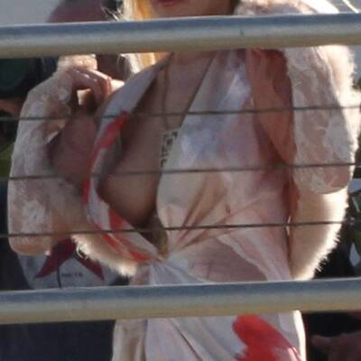 Lindsay Lohan in Miami: Busenblitzer bei Kampagnen-Shoot